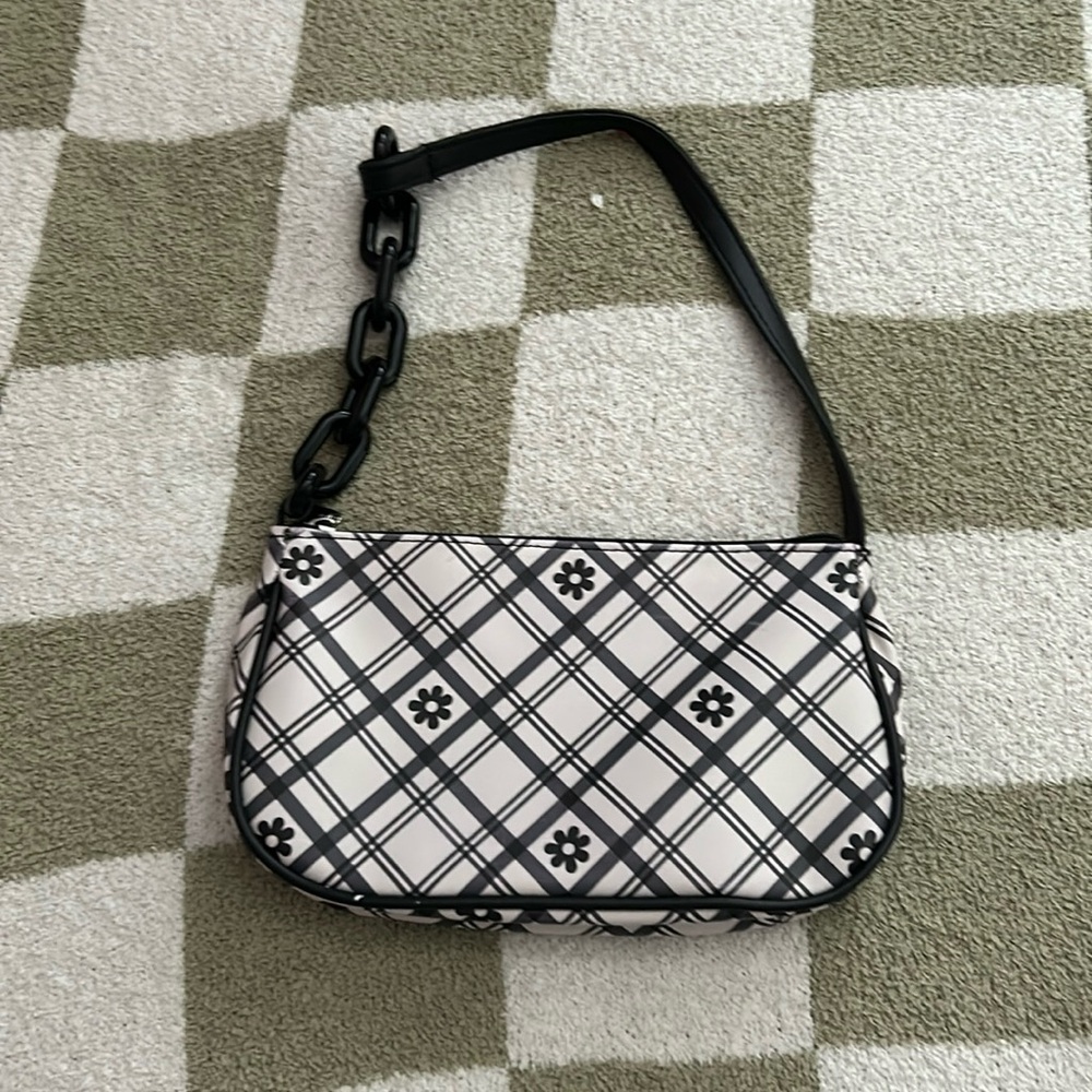 a cute black bag!